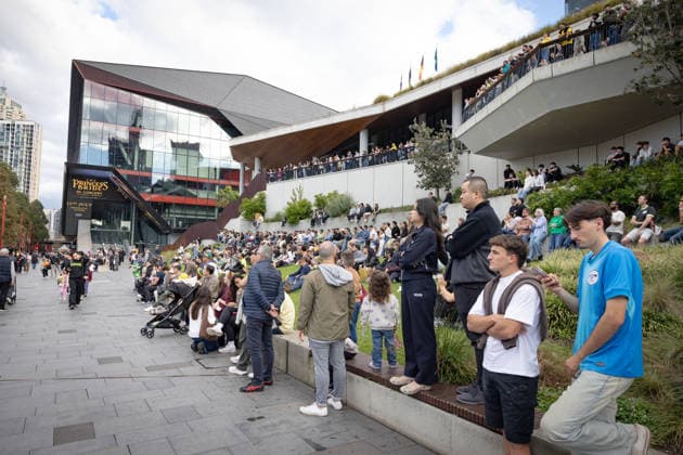 WORLD CUP LIVE SITE, Fans watch the FIFA World Cup, WM, Weltmeisterschaft, Fussball Group D Australia versus Tu?rkiye match live site at Tumbalong Park in Sydney, Sunday, June 14, 2026. ( NO ARCHIVING SYDNEY NEW SOUTH WALES Australia  Copyright: xNADIRxKINANIx 20260614173659244809