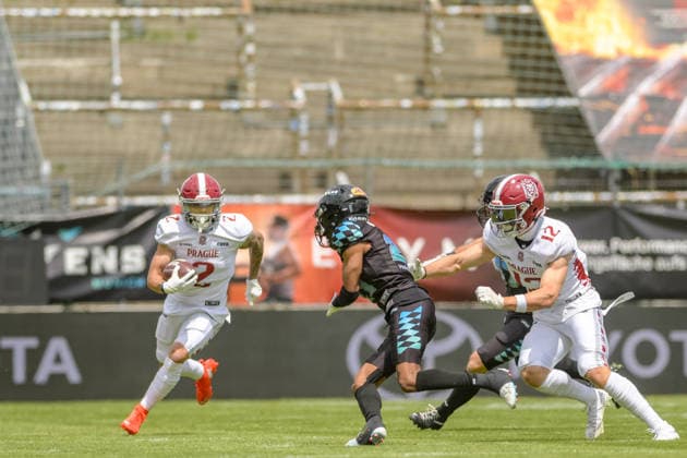 William Patterson (Prague Lions, 02) runs wit the ball, Munich Ravens vs Prague Lions, American Football, European Football Alliance, Week 5, 2026, 14.06.2026, Unterhaching uhlsport Sportpark Germany Copyright: xFootxBowlxPressexFotoxAgentur JUx