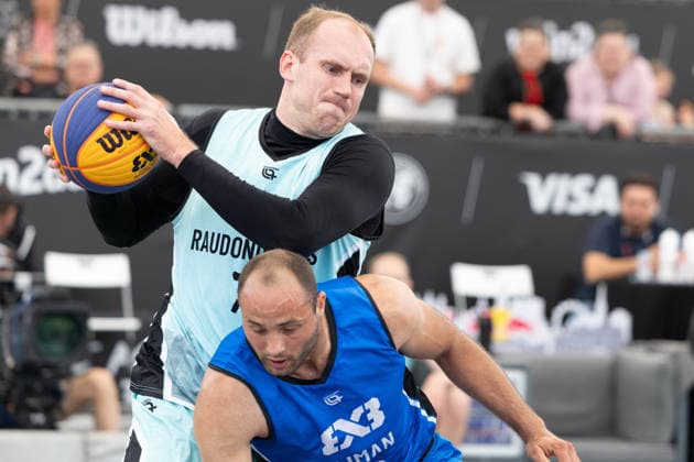 BASKETBALL - FIBA 3x3 World Tour VIENNA,AUSTRIA,14.JUN.26 - BASKETBALL - FIBA 3x3 World Tour. Image shows Aurelijus Pukelis (Raudondvaris) and Dorde Simeunovic (Liman).  GEPAxpictures xPhilippxBrem