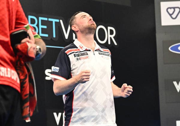 14.06.2026, xhbx, Dart World Cup of Darts 2026, v.l. Luke Humphries (England) jubeln jubelt nach Spielende. (DFL DFB REGULATIONS PROHIBIT ANY USE OF PHOTOGRAPHS as IMAGE SEQUENCES and or QUASI-VIDEO) Frankfurt