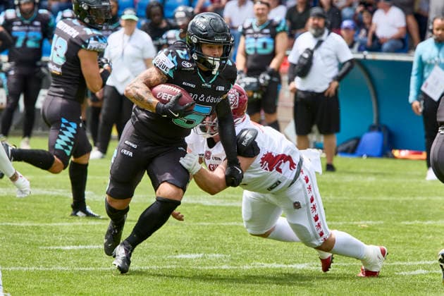 European Football Alliance (EFA), Munich Ravens vs Prague Lions, Munich Ravens, Prague Lions, 2026-06-14 in München-Unterhaching (Alpenbauer Sportpark Unterhaching) SEELIG Justus (Munich Ravens Running Back (RB) Nr5-MUC5), HLAVA Jonas (Prague Lions Nr41-PRA41) sportworld München-Unterhaching Alpenbauer Sportpark Unterhachin Bayern Deutschland