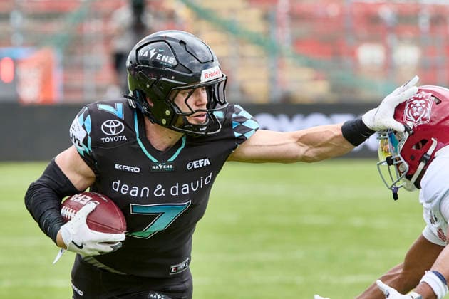 European Football Alliance (EFA), Munich Ravens vs Prague Lions, Munich Ravens, Prague Lions, 2026-06-14 in München-Unterhaching (Alpenbauer Sportpark Unterhaching) GEYER Louis (Munich Ravens Wide Receiver (WR) Nr7-MUC7), DAKOTA Thomas (Prague Lions Nr3-PRA3) sportworld München-Unterhaching Alpenbauer Sportpark Unterhachin Bayern Deutschland