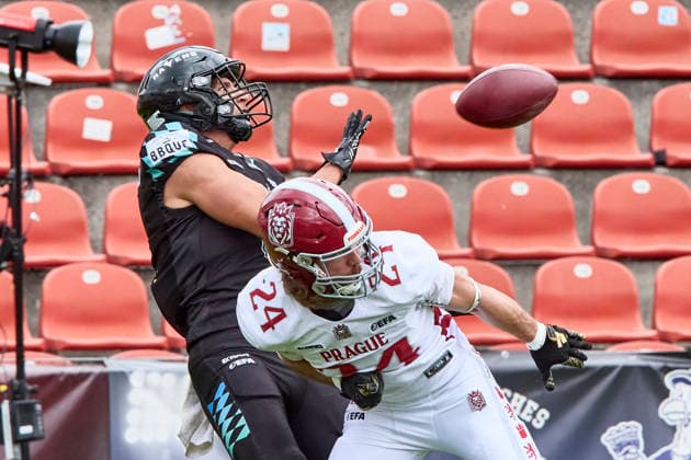 European Football Alliance (EFA), Munich Ravens vs Prague Lions, Munich Ravens, Prague Lions, 2026-06-14 in München-Unterhaching (Alpenbauer Sportpark Unterhaching) Touchdown Munich Ravens 20:0 OKONKWO Phillip (Munich Ravens Tight End (TE) Nr0-MUC0), KORIM Lukas (Prague Lions Nr24-PRA24) sportworld München-Unterhaching Alpenbauer Sportpark Unterhachin Bayern Deutschland