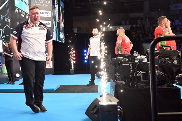 14.06.2026, xhbx, Dart World Cup of Darts 2026, v.l. Luke Littler (England), Luke Humphries (England), Jonny Clayton (Wales), Nick Kenny (Wales) jubeln jubelt nach Spielende. (DFL DFB REGULATIONS PROHIBIT ANY USE OF PHOTOGRAPHS as IMAGE SEQUENCES and or QUASI-VIDEO) Frankfurt