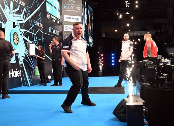 14.06.2026, xhbx, Dart World Cup of Darts 2026, v.l. Luke Littler (England), Luke Humphries (England), Jonny Clayton (Wales) jubeln jubelt nach Spielende. (DFL DFB REGULATIONS PROHIBIT ANY USE OF PHOTOGRAPHS as IMAGE SEQUENCES and or QUASI-VIDEO) Frankfurt