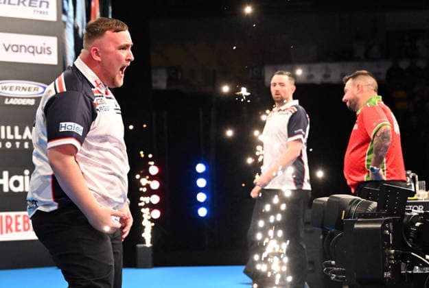 14.06.2026, xhbx, Dart World Cup of Darts 2026, v.l. Luke Littler (England), Luke Humphries (England), Jonny Clayton (Wales) jubeln jubelt nach Spielende. (DFL DFB REGULATIONS PROHIBIT ANY USE OF PHOTOGRAPHS as IMAGE SEQUENCES and or QUASI-VIDEO) Frankfurt