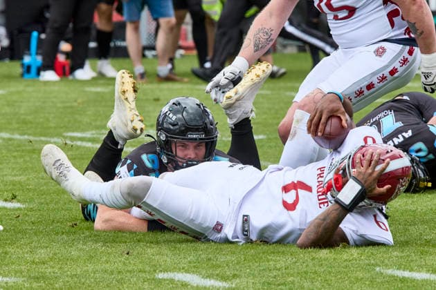 European Football Alliance (EFA), Munich Ravens vs Prague Lions, Munich Ravens, Prague Lions, 2026-06-14 in München-Unterhaching (Alpenbauer Sportpark Unterhaching) HENDERSON Jaylon (Prague Lions Nr6-PRA6), WEBER Leon (Munich Ravens Defensive Line (DL) Nr91-MUC91) sportworld München-Unterhaching Alpenbauer Sportpark Unterhachin Bayern Deutschland