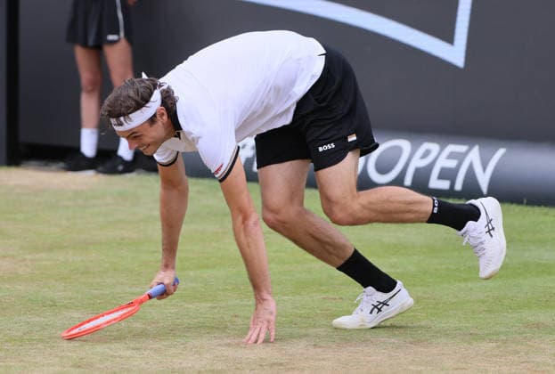 14.06.2026, Boss Open 2026, ATP, Tennis Herren Tour 250 Stuttgart, TTC Weissenhof, Tennis, im Bild: Problemchen bei Taylor Fritz (USA)