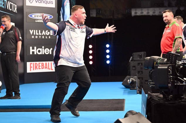 14.06.2026, xhbx, Dart World Cup of Darts 2026, v.l. Luke Littler (England), Jonny Clayton (Wales) jubeln jubelt nach Spielende. (DFL DFB REGULATIONS PROHIBIT ANY USE OF PHOTOGRAPHS as IMAGE SEQUENCES and or QUASI-VIDEO) Frankfurt