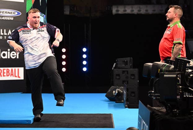 14.06.2026, xhbx, Dart World Cup of Darts 2026, v.l. Luke Littler (England) jubeln jubelt nach Spielende. (DFL DFB REGULATIONS PROHIBIT ANY USE OF PHOTOGRAPHS as IMAGE SEQUENCES and or QUASI-VIDEO) Frankfurt