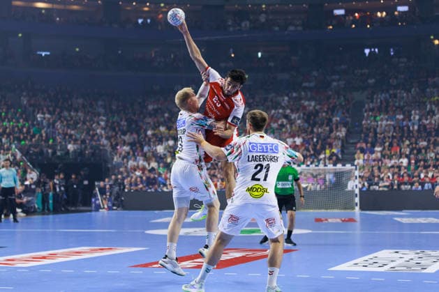 Marinus MUNK (Aalborg Handbold, 25) im Zweikampf gegen Magnus SAUGSTRUP (SC Magdeburg, 23) GER, Aalborg Handbold vs. SC Magdeburg, Handball, TruckScout24 EHF FINAL4 2026, Spiel um Platz 3, Spielzeit 2025 2026, 14.06.2026,, GER, Aalborg Handbold vs. SC Magdeburg, Handball, TruckScout24 EHF FINAL4 2026, Spiel um Platz 3, Spielzeit 2025 2026, 14.06.2026, Koeln