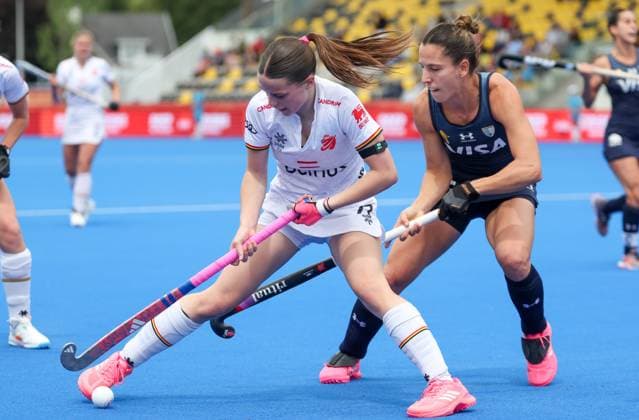 Belgium s Michelle Struijk fights for the ball during a hockey game between Belgian national team, Nationalteam Red Panthers and Argentina, Sunday 14 June 2026 in Wavre, match 9 16 in the group stage of the women s FIH Pro League competition. VIRGINIExLEFOUR  x177624195x