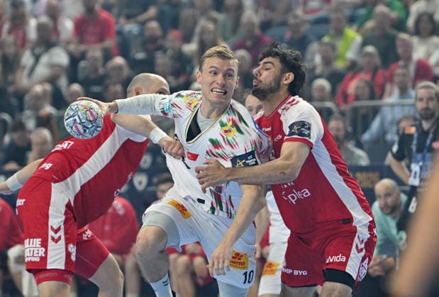 v.l. Gisli KRISTJANSSON (SCM) , Marinus Munk (AH) Aktion, Zweikampf. Handball Champions League Final Four 2026, Spiel um Platz 3., Aalborg Handbold (AH) - SC Magdeburg (MD), am 14.06.2026 in Koeln Deutschland. Â