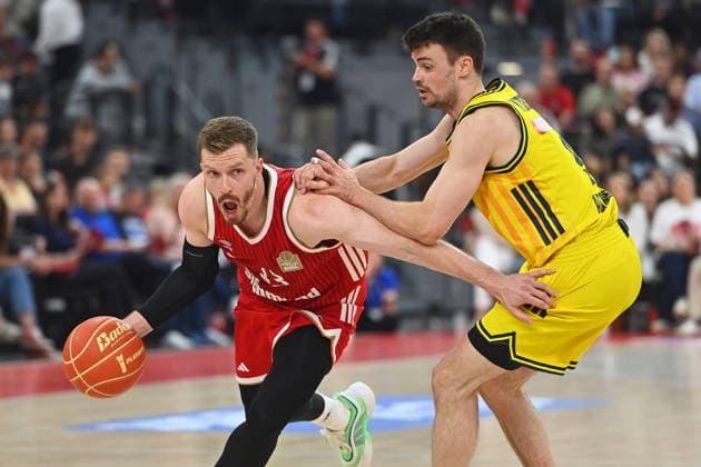 Andreas OBST (FCB), Aktion,Zweikampf gegen Jonas MATTISSECK (Alba Berlin). Basketball BBL,Saison 2025 2026 Play Off Finale Spiel 2, FC Bayern Muenchen - Alba Berlin am 14.06.2026 S A P G A R D EN *** Andreas OBST FCB , action,duel against Jonas MATTISSECK Alba Berlin Basketball BBL,Season 2025 2026 Play Off Final Game 2, FC Bayern Muenchen Alba Berlin on 14 06 2026 S A P G A R D EN