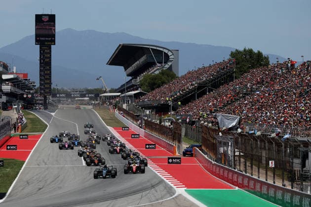 F1 - BARCELONA-CATALUNYA GRAND PRIX 2026 63 RUSSELL George (gbr), Mercedes AMG F1 Team W17, action, 44 HAMILTON Lewis (gbr), Scuderia Ferrari SF-26, action during the Formula 1 Barcelona-Catalunya Grand Prix 2026, 7th round of the 2026 Formula One World Championship, WM, Weltmeisterschaft from June 12 to 14, 2026 on the Circuit de Barcelona-Catalunya, in Montmelo, Spain - MontmeloSpain  Copyright: xDPPIx
