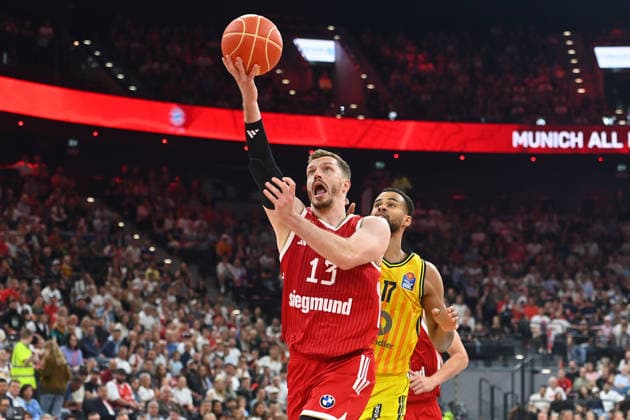 Andreas OBST (FCB), Aktion,Zweikampf gegen Norris AGBAKOKO (Berlin). Basketball BBL,Saison 2025 2026 Play Off Finale Spiel 2, FC Bayern Muenchen - Alba Berlin am 14.06.2026 S A P G A R D EN