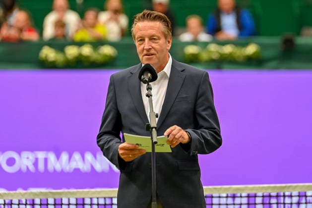 Ralf Weber (Turnierdirektor) spricht auf dem Center Court TERRA WORTMANN Open 2026, Tennis, ATP, Tennis Herren Tennis Herren 500, Turnier, Qualifikation, 14.06.2026, TERRA WORTMANN Open 2026, Tennis, ATP, Tennis Herren 500, Turnier, Qualifikation, 14.06.2026 Halle