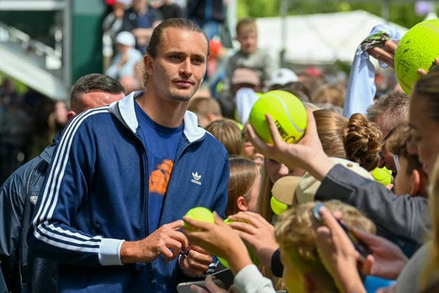 Alexander Zverev (Deutschland) schreibt Autogramme TERRA WORTMANN Open 2026, Tennis, ATP, Tennis Herren Tennis Herren 500, Turnier, Qualifikation, 14.06.2026, TERRA WORTMANN Open 2026, Tennis, ATP, Tennis Herren 500, Turnier, Qualifikation, 14.06.2026 Halle