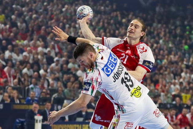 Cologne 14.06.2026. Pilka reczna EHF Liga Mistrzow sezon 2025 26 final4 mecz: Aalborg Handbold - SC Magdeburg --- Handball EHF Champions League season 2025 26 final4 match: Aalborg Handbold - SC Magdeburg nz Knorr Juri, Jonsson Elvar Orn Fot. Kacper Staniec NEWSPIX.PL --- newspix.pl 