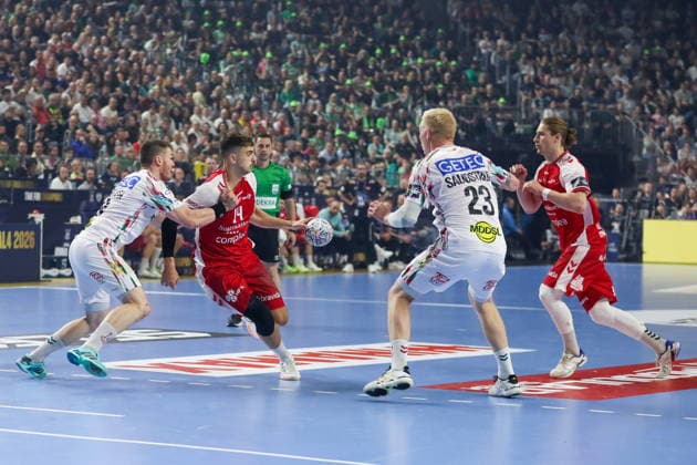 Cologne 14.06.2026. Pilka reczna EHF Liga Mistrzow sezon 2025 26 final4 mecz: Aalborg Handbold - SC Magdeburg --- Handball EHF Champions League season 2025 26 final4 match: Aalborg Handbold - SC Magdeburg nz Hoxer Mads, Saugstrup Magnus Fot. Kacper Staniec NEWSPIX.PL --- newspix.pl 