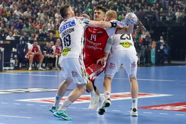 Cologne 14.06.2026. Pilka reczna EHF Liga Mistrzow sezon 2025 26 final4 mecz: Aalborg Handbold - SC Magdeburg --- Handball EHF Champions League season 2025 26 final4 match: Aalborg Handbold - SC Magdeburg nz Hoxer Mads, Saugstrup Magnus Fot. Kacper Staniec NEWSPIX.PL --- newspix.pl 