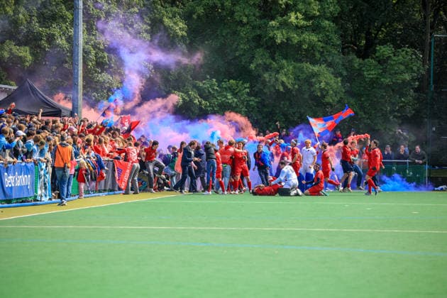 2026_06_14 , Zehlendorfer Wespen vs Berliner Hockey Club, Feldhockey,1. BL , Männer, Clubanlage Wespennest Fans vom BHS nach dem Sieg Berlin Berlin Germany
