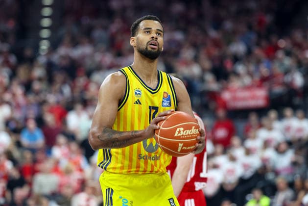 Norris Agbakoko (Alba Berlin, 17) beim Freiwurf, GER, FC Bayern Basketball vs. Alba Berlin, Basketball, easycredit Basketball Bundesliga, Playoffs, Finale, Spiel 2, Saison 2025 2026, 14.06.2026, GER, FC Bayern Basketball vs. Alba Berlin, Basketball, easycredit Basketball Bundesliga, Playoffs, Finale, Spiel 2, Saison 2025 2026, 14.06.2026 Muenchen