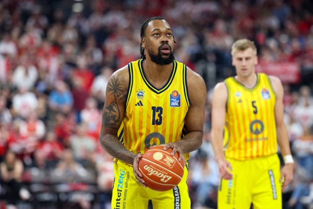 Jwan Roberts (Alba Berlin, 13) beim Freiwurf, GER, FC Bayern Basketball vs. Alba Berlin, Basketball, easycredit Basketball Bundesliga, Playoffs, Finale, Spiel 2, Saison 2025 2026, 14.06.2026, GER, FC Bayern Basketball vs. Alba Berlin, Basketball, easycredit Basketball Bundesliga, Playoffs, Finale, Spiel 2, Saison 2025 2026, 14.06.2026 Muenchen