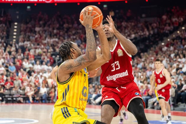J wan Roberts 13 (Alba Berlin), David McCormack 33 (FC Bayern Basketball), FC Bayern Basketball vs. Alba Berlin, BBL, Finale 2, 14.06.2026 Muenchen Bayern Deutschland