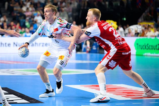 Koeln, Deutschland: Handball EHF CL Final 4 - Spiel Platz 3 - Aalborg Handbold - SC Magdeburg Gisli Thorgeir Kristjansson (SC Magdeburg), Rene Antonsen (Aalborg) Koeln Lanxess Arena Nordrhein-Westfalen Deutschland