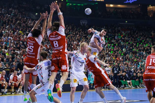 Elvar Oern JONSSON (SC Magdeburg, 19) erzielt ein Tor, Aktion, Torwurf GER, Aalborg Handbold vs. SC Magdeburg, Handball, TruckScout24 EHF FINAL4 2026, Spiel um Platz 3, Spielzeit 2025 2026, 14.06.2026,, GER, Aalborg Handbold vs. SC Magdeburg, Handball, TruckScout24 EHF FINAL4 2026, Spiel um Platz 3, Spielzeit 2025 2026, 14.06.2026, Koeln