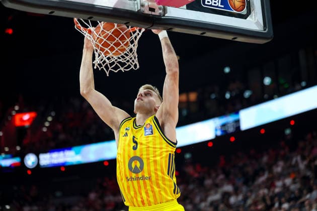 Dunk Sam Griesel (Alba Berlin, 05), GER, FC Bayern Basketball vs. Alba Berlin, Basketball, easycredit Basketball Bundesliga, Playoffs, Finale, Spiel 2, Saison 2025 2026, 14.06.2026, GER, FC Bayern Basketball vs. Alba Berlin, Basketball, easycredit Basketball Bundesliga, Playoffs, Finale, Spiel 2, Saison 2025 2026, 14.06.2026 Muenchen