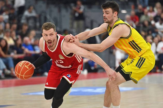 Andreas OBST (FCB), Aktion,Zweikampf gegen Jonas MATTISSECK (Alba Berlin). Basketball BBL,Saison 2025 2026 Play Off Finale Spiel 2, FC Bayern Muenchen - Alba Berlin am 14.06.2026 S A P G A R D EN