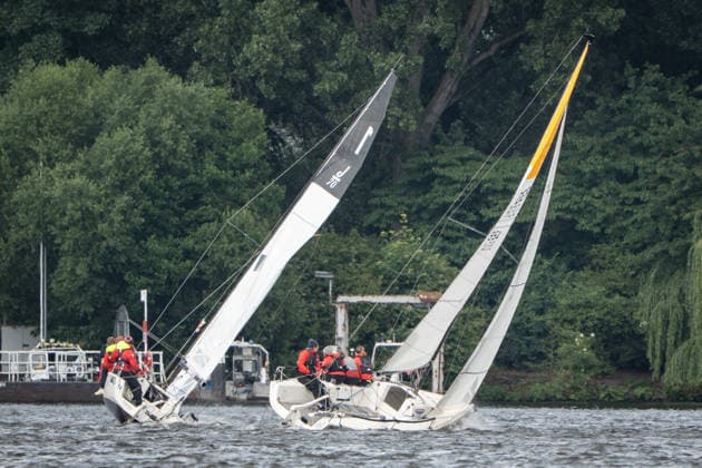 Team Garda Girls auf Boot 17 in Rennen 62 Helga Cup 2026 Segelregatta auf der Hamburger Außenalster, Hamburg Hamburg Deutschland Außenalster