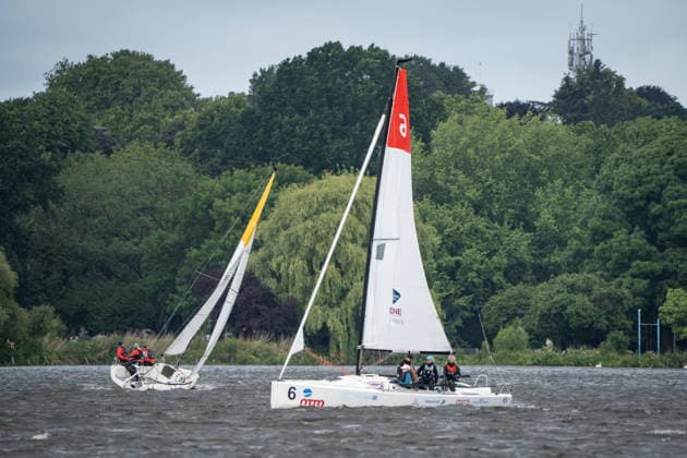 Team Garda Girls auf Boot 17 in Rennen 62 Helga Cup 2026 Segelregatta auf der Hamburger Außenalster, Hamburg Hamburg Deutschland Außenalster