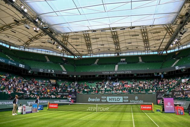 heristo-Arena, Center Court, Blick aus der Spielerperspektive mit geschlossenem Dach TERRA WORTMANN Open 2026, Tennis, ATP, Tennis Herren Tennis Herren 500, Turnier, Qualifikation, 14.06.2026, TERRA WORTMANN Open 2026, Tennis, ATP, Tennis Herren 500, Turnier, Qualifikation, 14.06.2026 Halle
