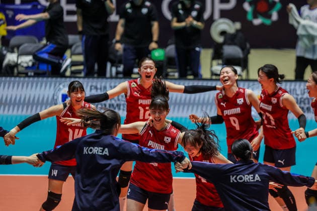 (260614) -- ILOCOS SUR PROVINCE, June 14, 2026 -- Players of South Korea celebrate after winning the final match between South Korea and Chinese Taipei at the 2026 AVC Women s Cup in Ilocos Sur Province, the Philippines, on June 14, 2026. ) (SP)PHILIPPINES-ILOCOS SUR PROVINCE-VOLLEYBALL-2026 AVC WOMEN S CUP-FINAL RouellexUmali 