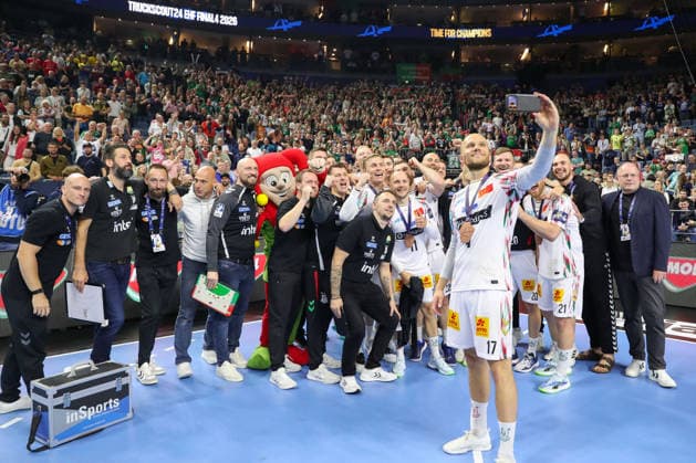 14.06.2026, xgox, Handball - EHF Champions League Spiel um Platz 3 SC Magdeburg - Aalborg Handbold v.l. Siegerselfie, Jubel ueber den Sieg, Jubel nach Spielende Köln