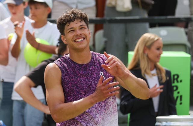 Stuttgart , Tennis , BOSS Open Finale , Sieger Ben Shelton (USA) freut sich über den Sieg