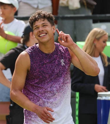 Stuttgart , Tennis , BOSS Open Finale , Sieger Ben Shelton (USA) freut sich über den Sieg