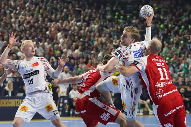 Cologne 14.06.2026. Pilka reczna EHF Liga Mistrzow sezon 2025 26 final4 mecz: Aalborg Handbold - SC Magdeburg --- Handball EHF Champions League season 2025 26 final4 match: Aalborg Handbold - SC Magdeburg nz Kristjansson Gisli, Saugstrup Magnus Fot. Kacper Staniec NEWSPIX.PL --- newspix.pl 