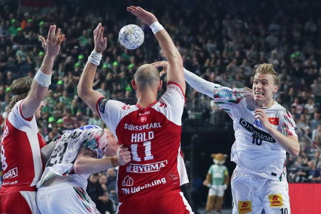 Cologne 14.06.2026. Pilka reczna EHF Liga Mistrzow sezon 2025 26 final4 mecz: Aalborg Handbold - SC Magdeburg --- Handball EHF Champions League season 2025 26 final4 match: Aalborg Handbold - SC Magdeburg nz Kristjansson Gisli, HaÅ‚d Simon Fot. Kacper Staniec NEWSPIX.PL --- newspix.pl 
