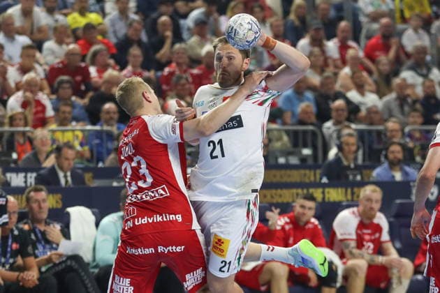 Cologne 14.06.2026. Pilka reczna EHF Liga Mistrzow sezon 2025 26 final4 mecz: Aalborg Handbold - SC Magdeburg --- Handball EHF Champions League season 2025 26 final4 match: Aalborg Handbold - SC Magdeburg nz Lagergren Albin, Juul Lassen Buster Fot. Kacper Staniec NEWSPIX.PL --- newspix.pl 