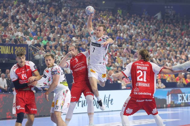 14.06.2026, xtgx, Handball, EHF Champions League Spiel um Platz 3, HBC Aalborg Handbold - SC Magdeburg v.l. Felix Claar (Magdeburg, 7) wirft Tor, Torschuetze, erzielt Tor, Treffer, scores the goal Koeln
