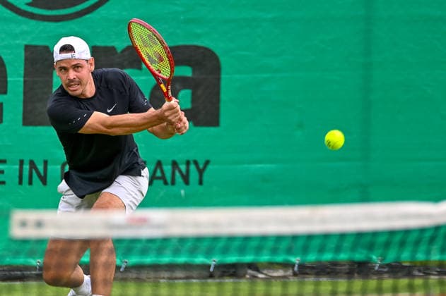 Alex Bolt (Australien) schlaegt einen Ball mit der Rueckhand TERRA WORTMANN Open 2026, Tennis, ATP, Tennis Herren Tennis Herren 500, Turnier, Qualifikation, 14.06.2026, TERRA WORTMANN Open 2026, Tennis, ATP, Tennis Herren 500, Turnier, Qualifikation, 14.06.2026 Halle