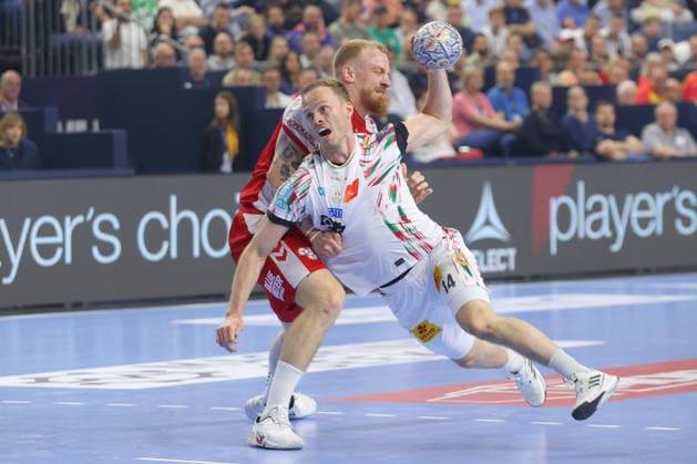 14.06.2026, xtgx, Handball, EHF Champions League Spiel um Platz 3, HBC Aalborg Handbold - SC Magdeburg v.l. Felix Möller (Aalborg, 20) Omar Ingi Magnusson (Magdeburg, 14) wirft Tor, Torschuetze, erzielt Tor, Treffer, scores the goal Koeln