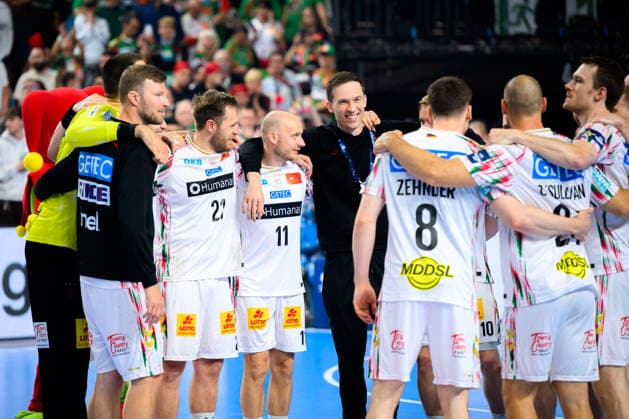 Koeln, Deutschland: Handball EHF CL Final 4 - Spiel Platz 3 - Aalborg Handbold - SC Magdeburg Albin Lagergren (SC Magdeburg), Daniel Pettersson (SC Magdeburg), Schlussjubel Schlußjubel Emotion Freude Koeln Lanxess Arena Nordrhein-Westfalen Deutschland