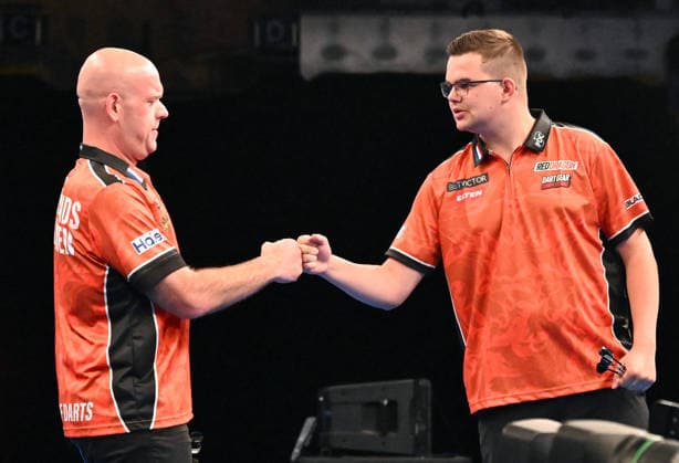 14.06.2026, xhbx, Dart World Cup of Darts 2026, v.l. Michael van Gerwen (Niederlande), Gian van Veen (Niederlande) (DFL DFB REGULATIONS PROHIBIT ANY USE OF PHOTOGRAPHS as IMAGE SEQUENCES and or QUASI-VIDEO) Frankfurt