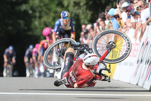 14.06.2026 Leuggern AG , SCHWEIZ, 62. GP Gippingen Sieger Liam Slock BEL Team Lotto Intermarche stuerzt ueber die Ziellinie *** 14 06 2026 Leuggern AG , SWITZERLAND, 62 GP Gippingen Winner Liam Slock BEL Team Lotto Intermarche crosses the finish line 