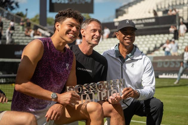 Ben Shelton mit Pokal, Bryan Shelton (Vater und Trainer von Ben Shelton), Ben Shelton vs. Taylor Fritz, Tennis, ATP, Tennis Herren Turnier, Boss-Open, Center-Court, Finale, 14.06.2026, Ben Shelton vs. Taylor Fritz, Tennis, ATP-Turnier, Boss-Open, Center-Court, Finale, 14.06.2026, Stuttgart
